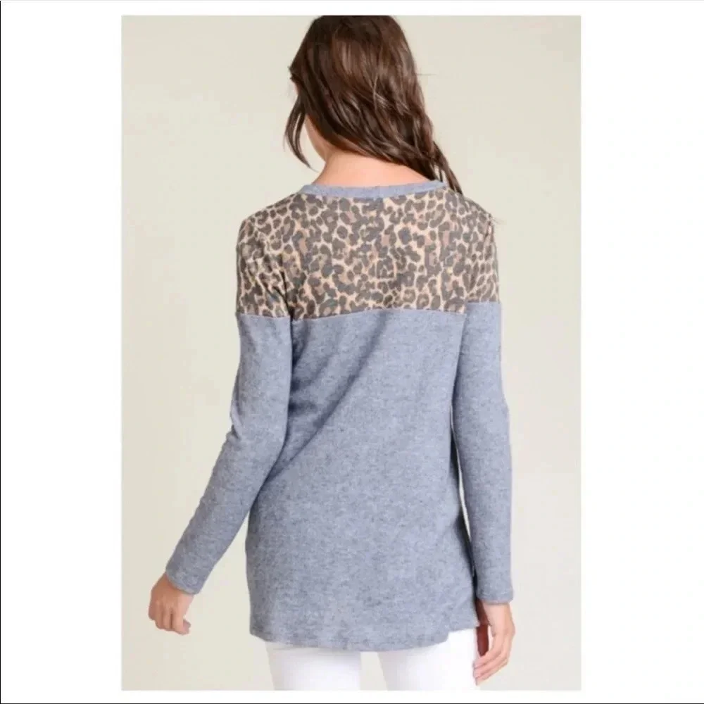 Leopard Contrast Blue Long Sleeve Top | Soft Twist Hem Knit